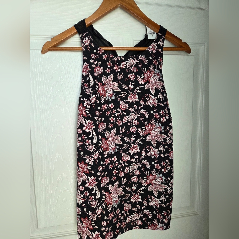 5 For 25💥Express Black Top with Burgundy and Cream Floral Print - Picture 2 of 7